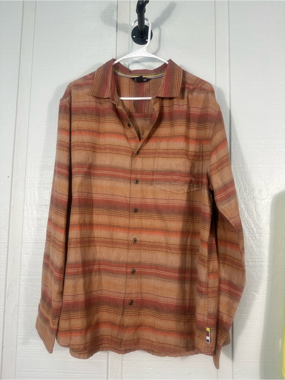 Sherpa Gear Men’s Brown Button Down Shirt Size Large EUC